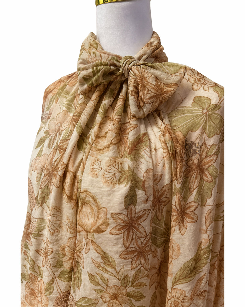 Modische Bluse mit Puffärmeln
Statement Bluse Damen
#italienischemood

#bellafashion

#femininefashion

#elegantedamenmode

#bluseundrock

#floralerstil

#midirockliebe

#outfitinspo

#romanticstyle

#italienischermoment