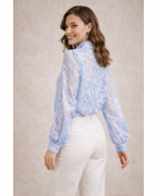 Damenbluse modern, Bluse mit Bindekragen, Chiffonbluse Damen, leichte Damenbluse, Bluse elegant feminin, Bluse mit Volumenärmeln, Bluse mit Manschetten, Business Bluse Damen, Bluse für Office Look, Bluse für festliche Anlässe, stilvolle Damenbluse, elegante Oberteile Damen, modische Bluse für Frauen, Bluse kombinierbar elegant casual