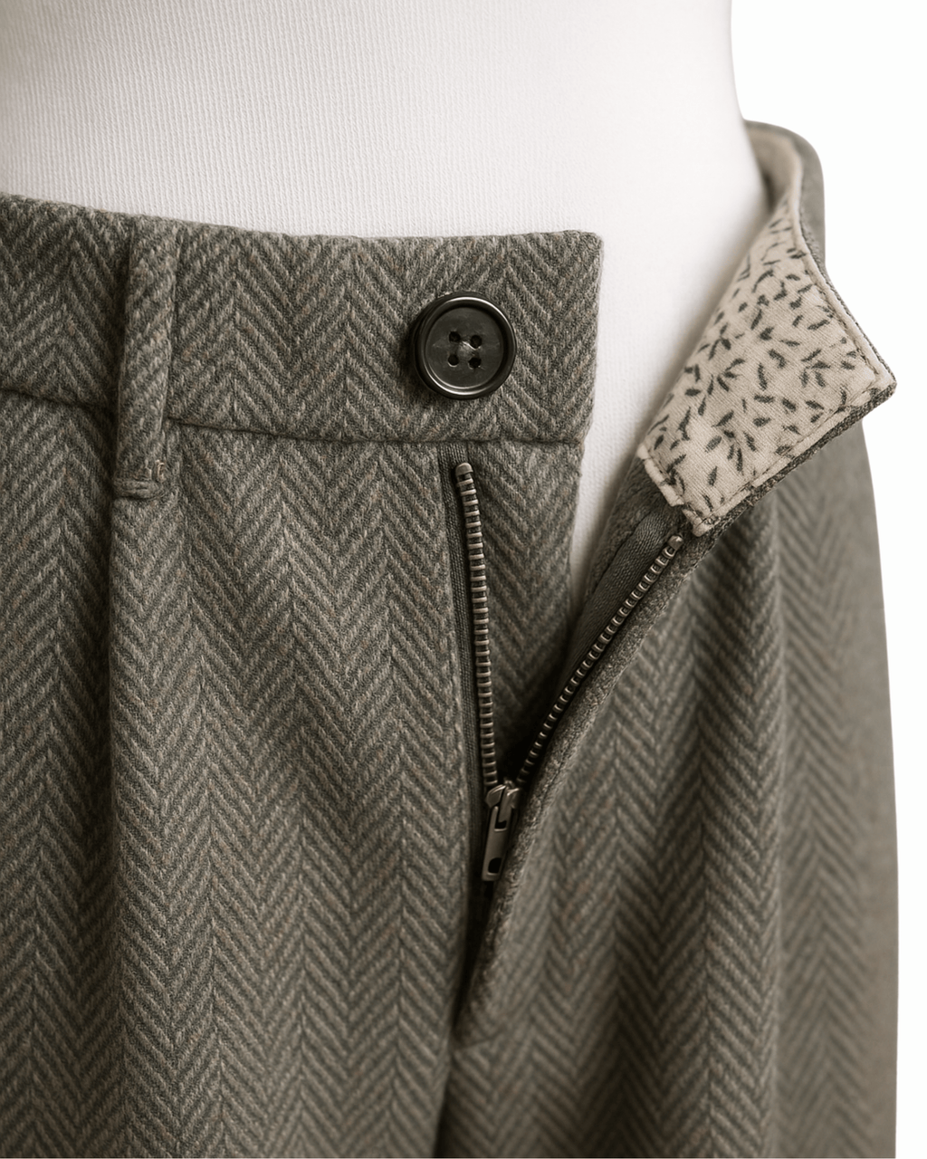 Wide Leg Hose grau

Stoffhose mit Bundfalten

graue Culotte elegant

graue High Waist Hose mit weitem Bein

elegante graue Hose passend zur Weste

Damen Stoffhose Fischgrät mit Wollanteil