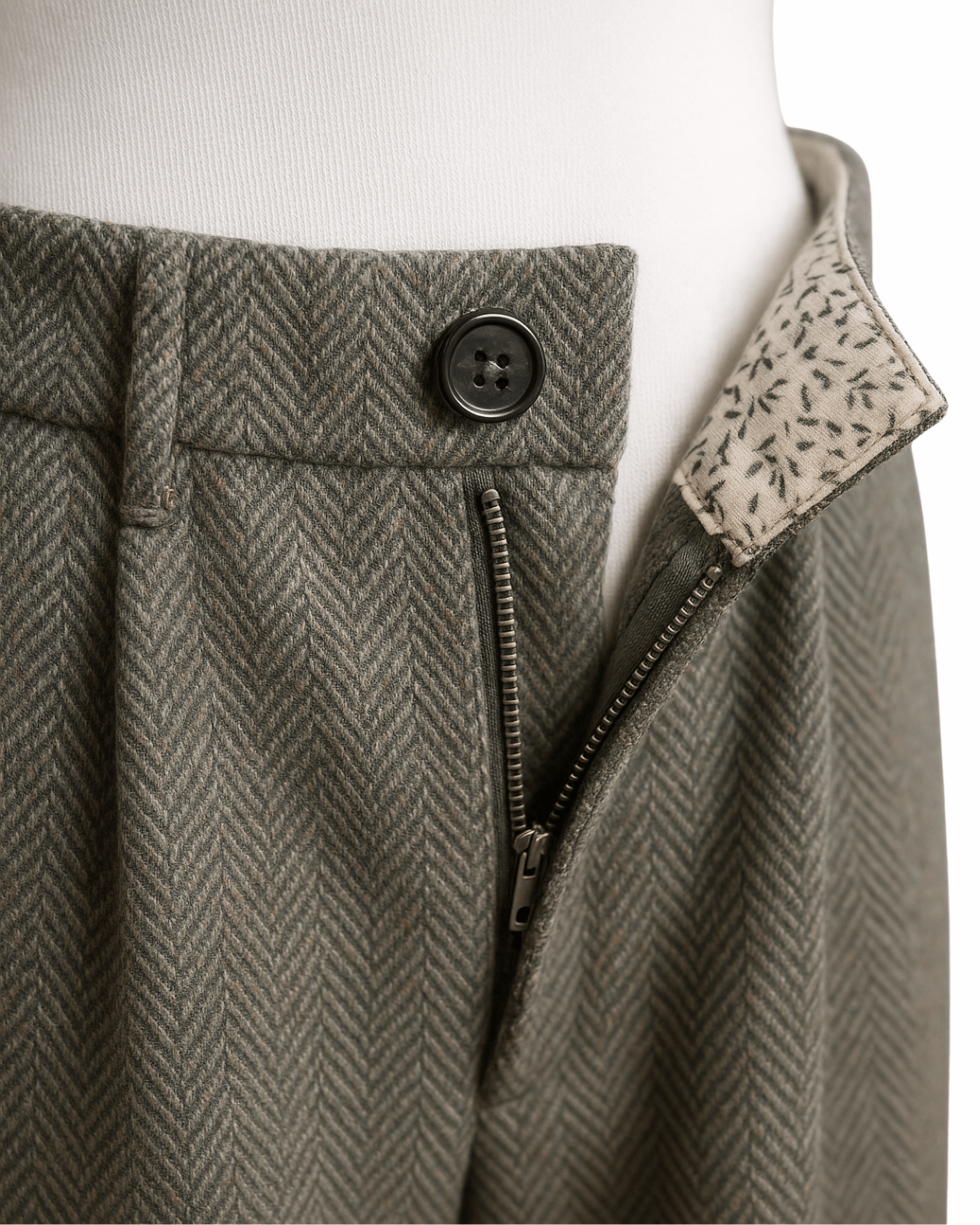 Wide Leg Hose grau

Stoffhose mit Bundfalten

graue Culotte elegant

graue High Waist Hose mit weitem Bein

elegante graue Hose passend zur Weste

Damen Stoffhose Fischgrät mit Wollanteil