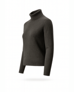 #rollkragenpullover

#turtleneckseason

#greyknitwear

#winterbasics

#boutiquestyle

#damenmode2025

#italianvibes

#juparostyle

#neutralfashion

#cozychic