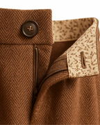 weite braune Culotte Damen
braune High Waist Stoffhose
Hose mit Fischgrätmuster Damen
elegante Hose für Herbst und Winter
braune Anzughose kombinieren