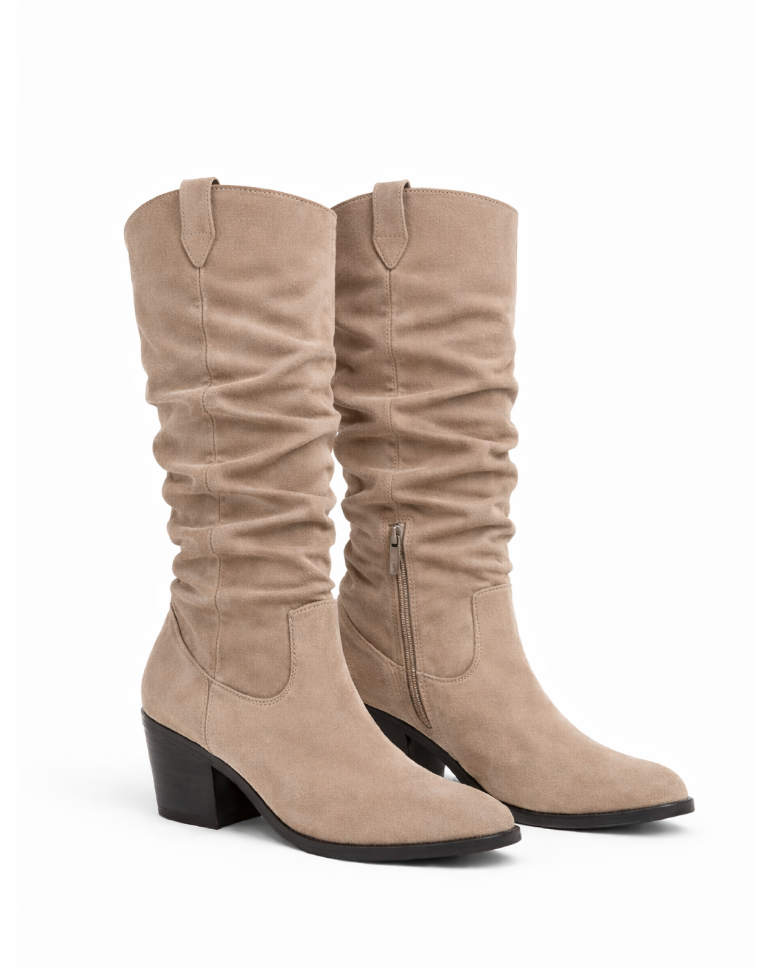 taupe Stiefel Damen, Damenstiefel taupe, helle Stiefel Damen, Veloursleder Stiefel, Wildleder Optik Stiefel, Stiefel mit Blockabsatz, spitze Stiefel Damen, geraffter Schaft, Herbststiefel Damen, Winterstiefel Damen, elegante Damenstiefel, modische Stiefel, Absatzstiefel Damen, zeitlose Stiefel, Trendstiefel Damen