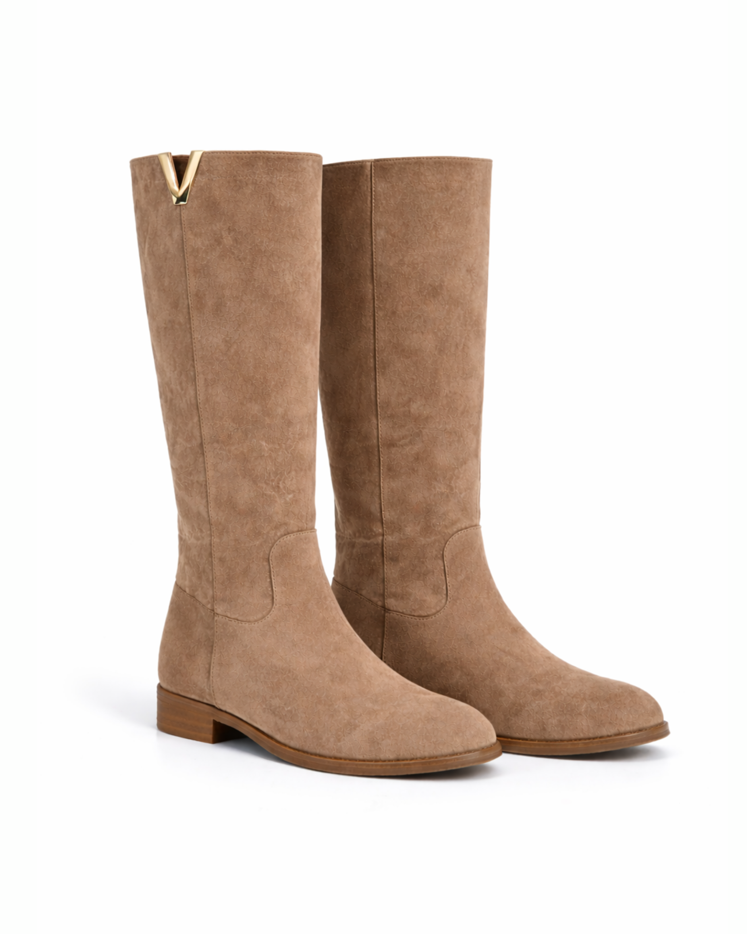 Damenstiefel taupe, beige Stiefel Damen, Veloursleder Stiefel, kniehohe Stiefel Damen, elegante Damenstiefel, Stiefel mit Golddetail, Herbststiefel Damen, Winterstiefel Damen, flache Stiefel Damen, klassische Stiefel, modische Damenstiefel, Stiefel für Alltag und Büro, zeitlose Damenstiefel