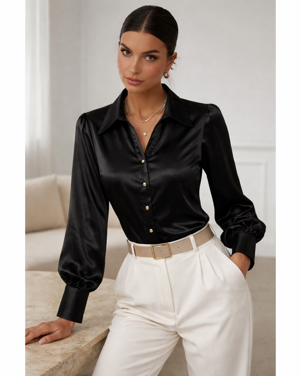 Satinbluse Damen, schwarze Satinbluse, elegante Bluse Damen, Damenbluse elegant, Bluse mit Knopfleiste, Bluse mit Hemdkragen, Satin Hemdbluse, Business Bluse Damen, Abendbluse Damen, modische Damenbluse, figurbetonte Bluse, zeitlose Damenbluse, Bluse für Büro und Alltag, Bluse mit langen Ärmeln, Bluse mit Manschetten, edle Damenbluse, klassische Bluse Damen, festliche Bluse Damen, Bluse für Business Look, Bluse für elegante Outfits, Damenbluse modern, Bluse für besondere Anlässe, hochwertige Satinbluse, ele
