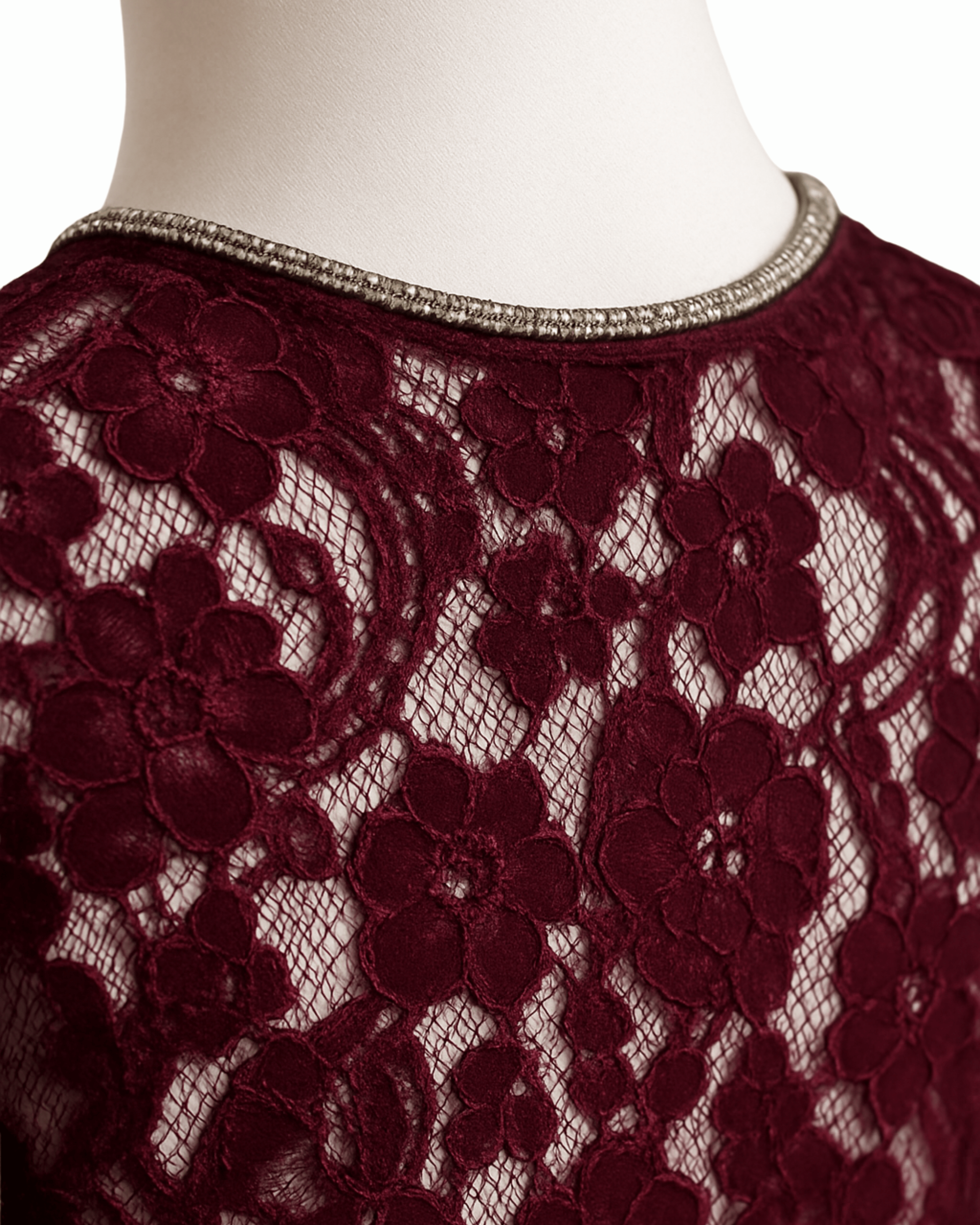 Femininer Body rot aus hochwertiger Spitze

Trendy Spitzenbody in Bordeaux für Herbst & Winter

Rotweinfarbener Damenbody glamourös