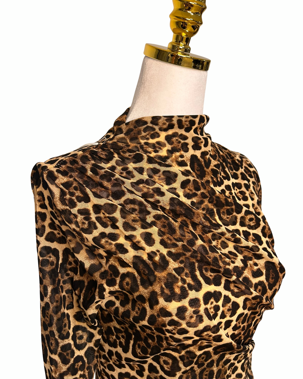 Leo Body Damen

Leoparden Body

Damenbody Leo Muster

Body mit Raffungen

Figurbetonter Body

Langarm Body Damen