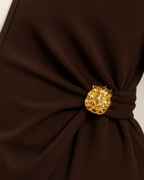 Businessbluse Damen elegant

Eventbluse Damen braun

Festliche Bluse Damen langarm

Edle Abendbluse Damen

Bluse für Büro, Dinner & Events

Schicke Damenbluse V-Ausschnitt

Figurbetonte Oberteile Damen elegant