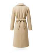 Mantel für modebewusste Frauen
femininer Mantel mit Taillenschnitt
Mantel für Business und Alltag
stilvoller Mantel für Damen
Trend-Mantel 2025