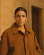 Damenjacke kastanienbraun

Jacke mit Schulterklappen

Jacke ohne Bündchen Damen

Suede Look Jacke

Fake Wildleder Jacke Damen

Damenjacke mit verdecktem Reißverschluss

Herbst Outfit Jacke

Polyestermaterial Jacke Damen

Brown suede bomber jacket

Edle Übergangsjacke für Frauen

Jacke mit Stehkragen und Knopf